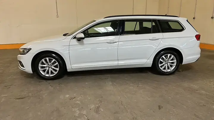 Volkswagen Passat 2023 photo 3