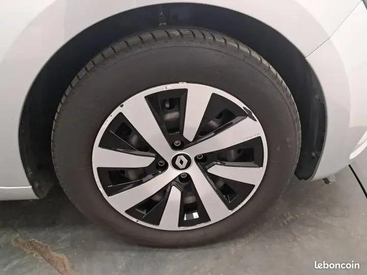 Renault Clio 2023 photo 3
