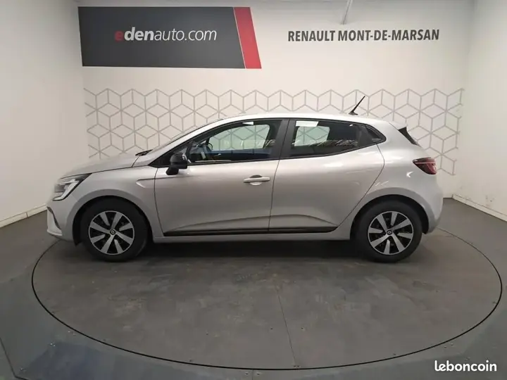 Renault Clio 2023 photo 2
