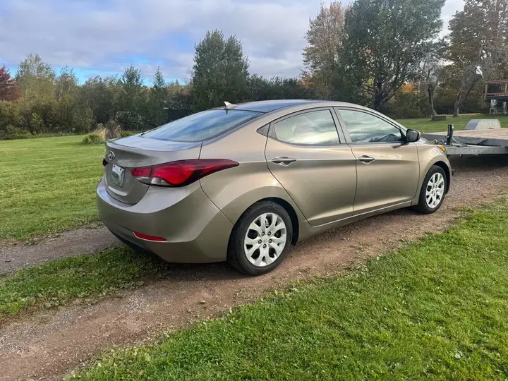 Hyundai Elantra 2015 photo 3