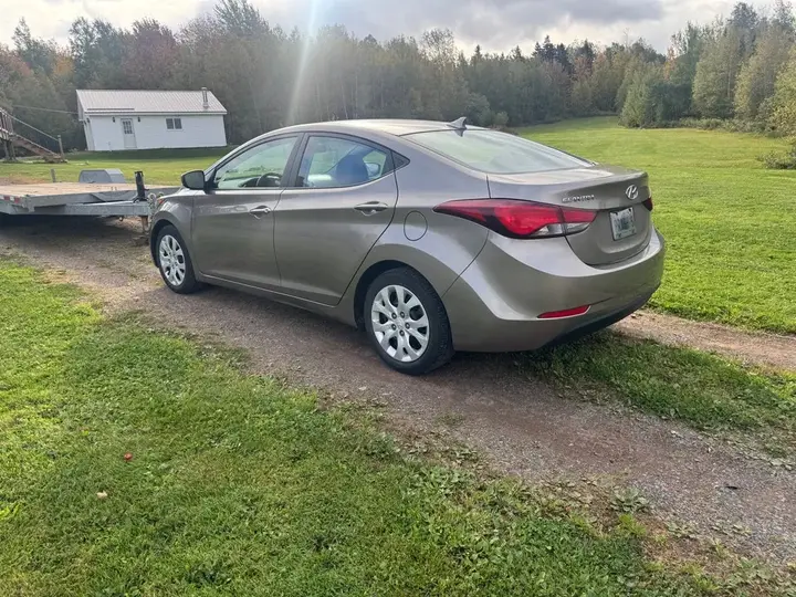 Hyundai Elantra 2015 photo 2