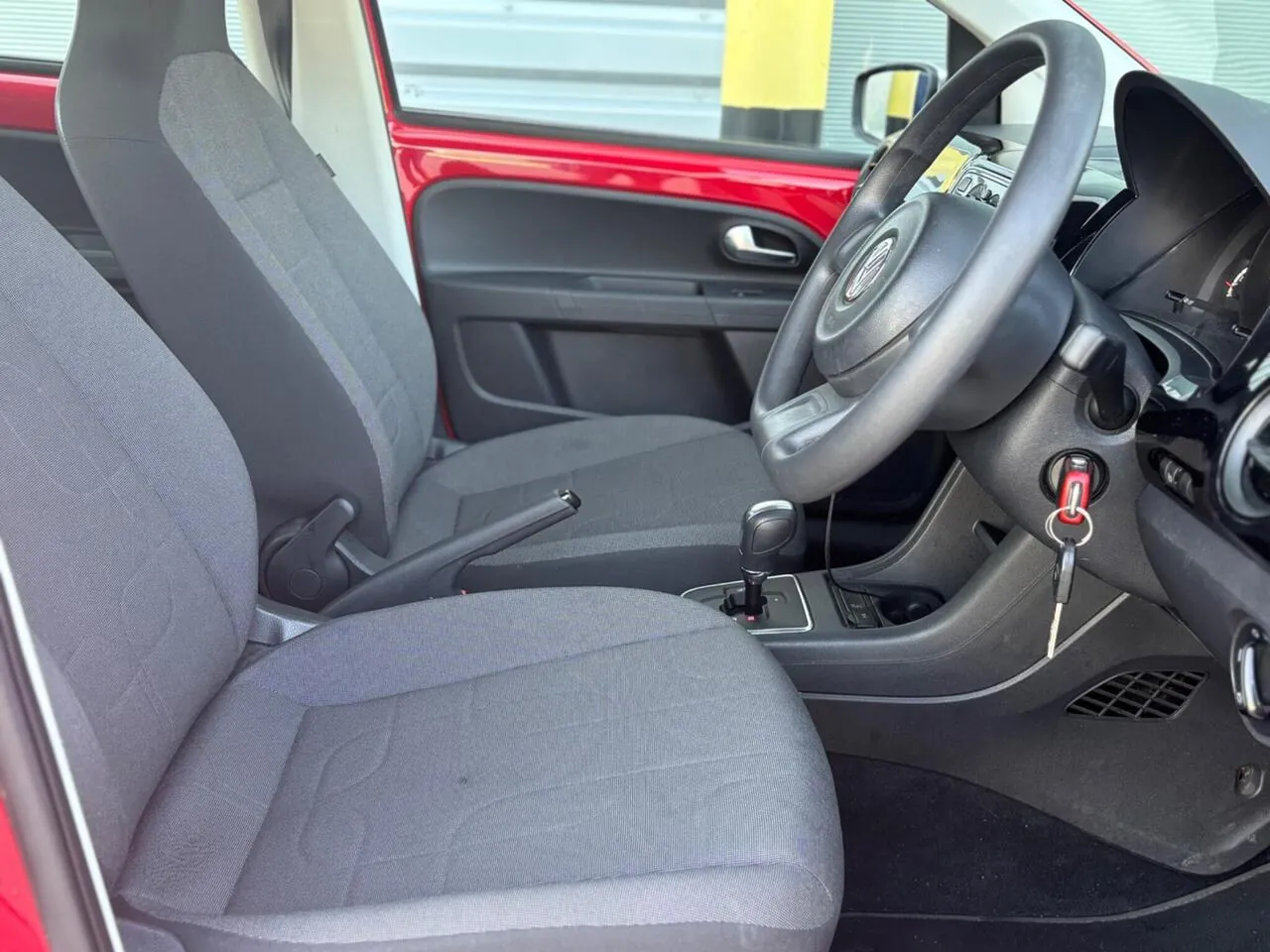 Volkswagen Up 2014 photo 5