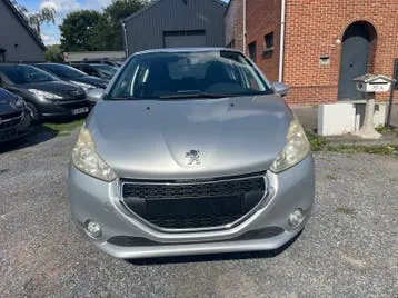 Peugeot 208 2012 photo 3