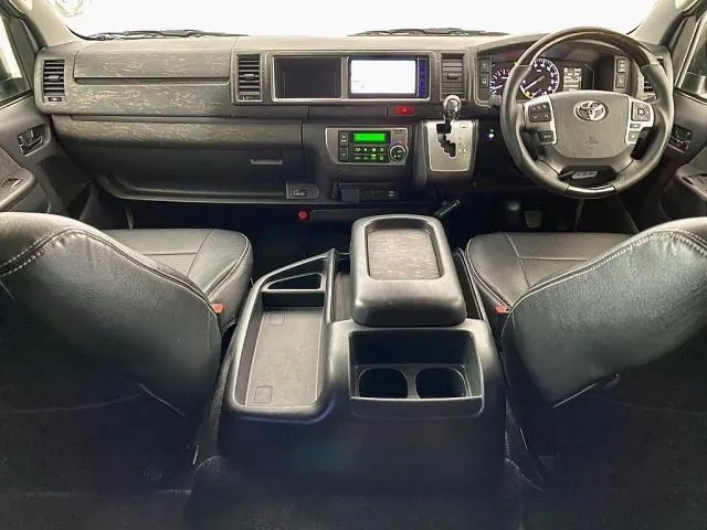 Toyota Hiace Wagon 2024 photo 3