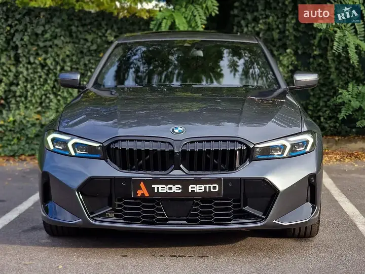 BMW 3 Series 2019 photo 2