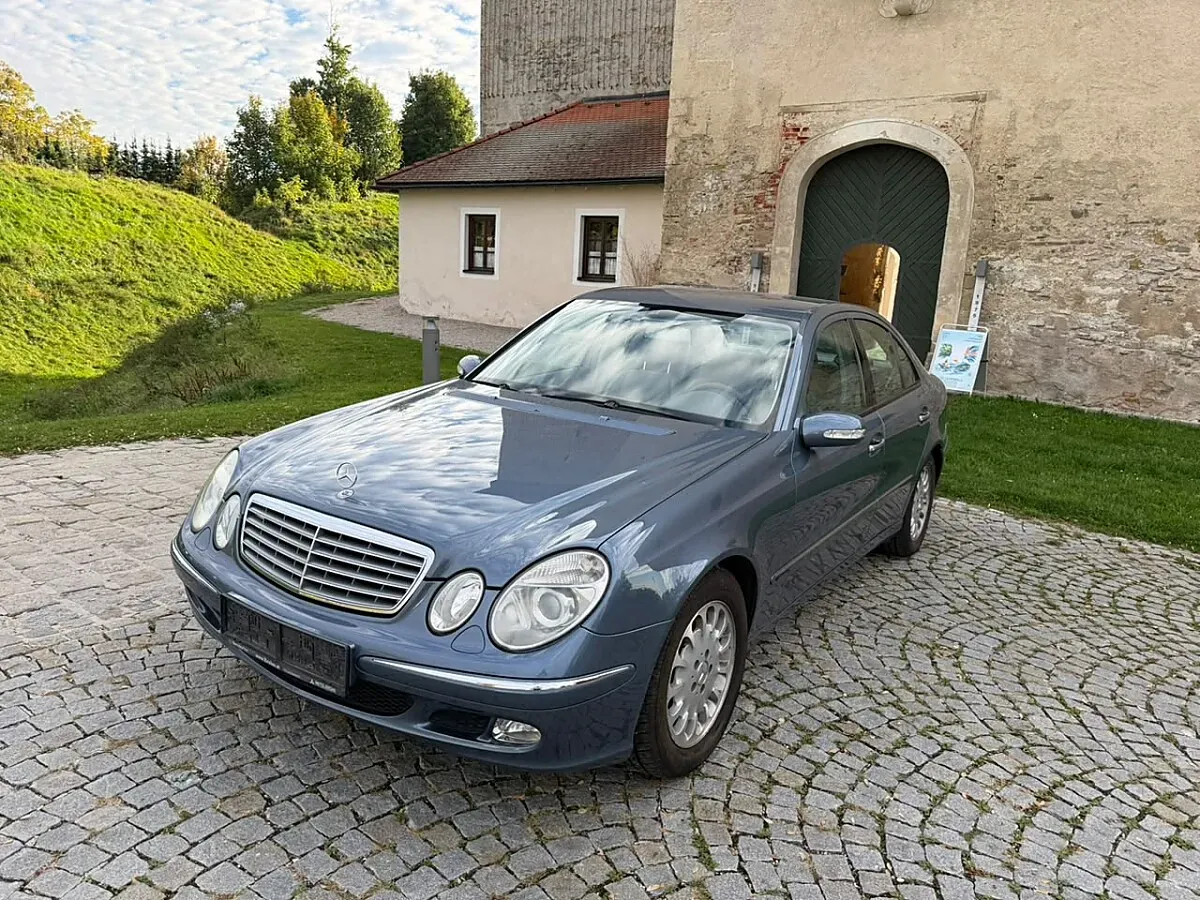 Mercedes-Benz Eklasse 2002 photo 3