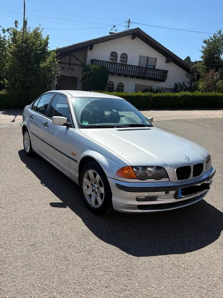 BMW 318I