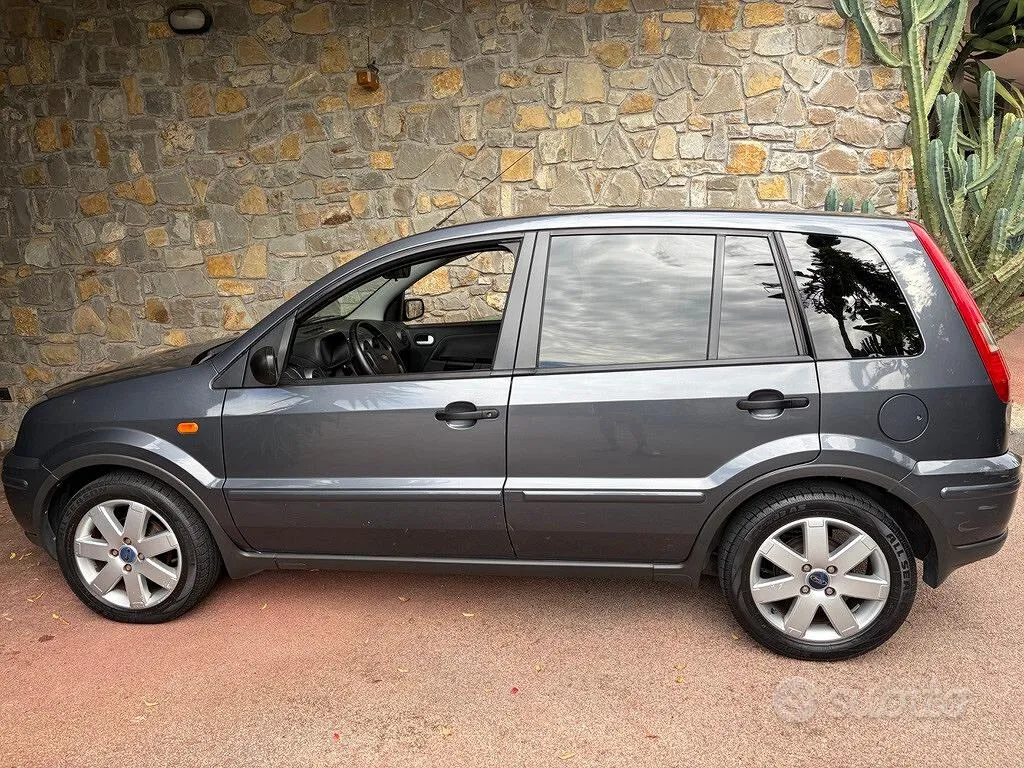 Ford Fusion 2004 photo 3