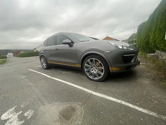 Porsche Cayenne 2013 photo 2
