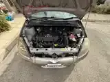 Toyota Vitz 2000 photo 4