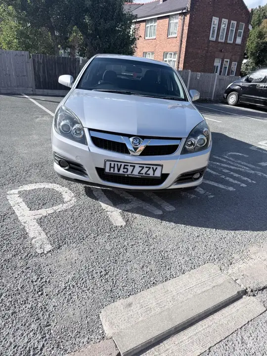 Vauxhall Vectra 2007 photo 2
