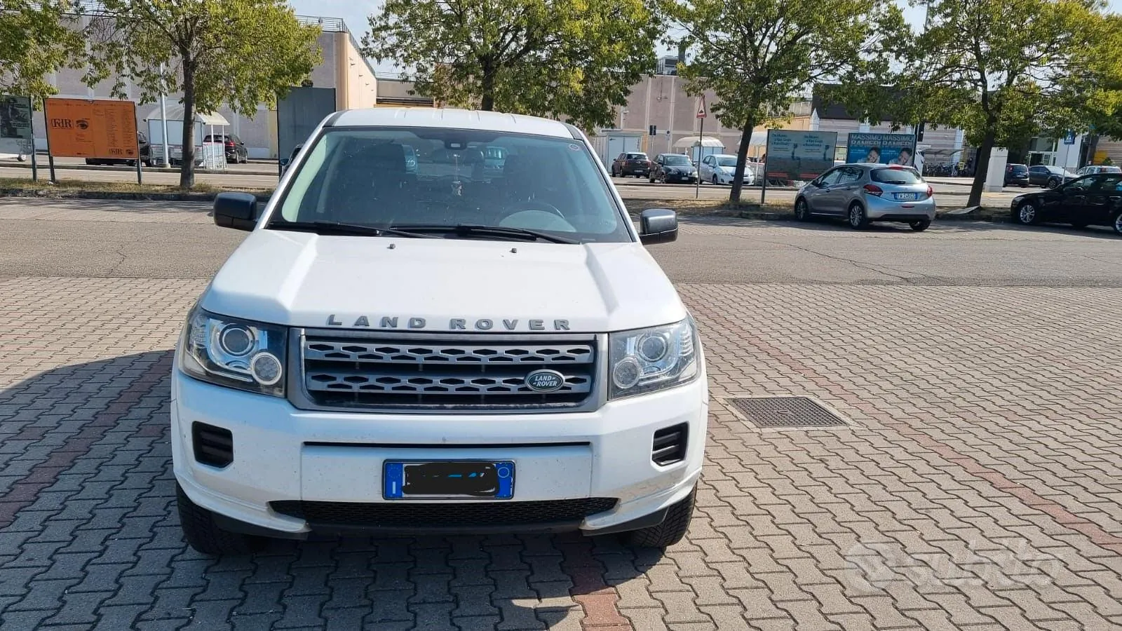 Land Rover Freelander 2013 photo 2