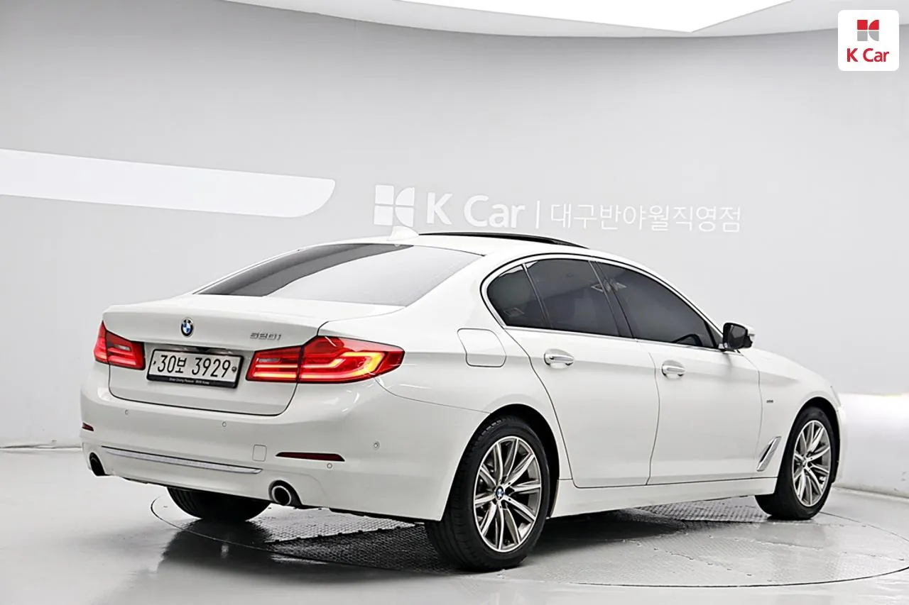 BMW 5 Series G30 2018 photo 4
