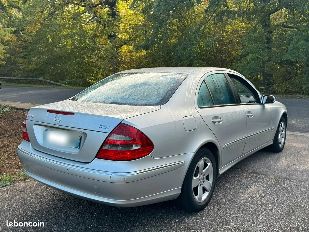 Mercedes-Benz E-Class 2005 photo 2