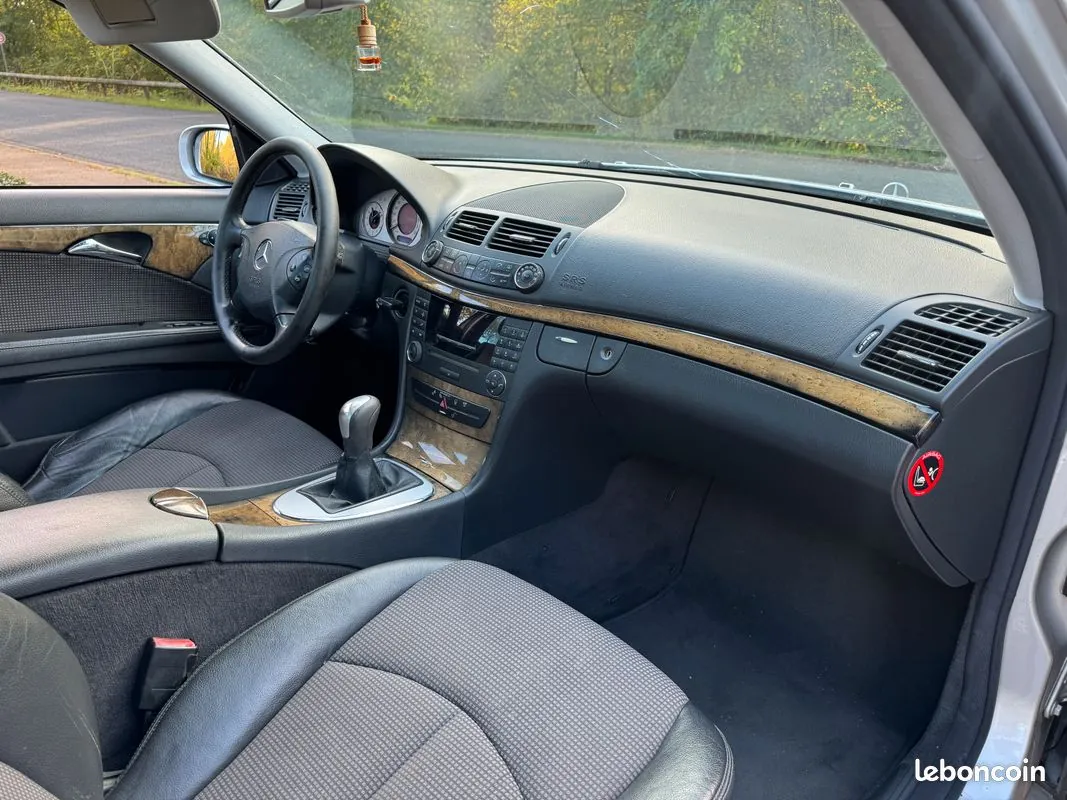 Mercedes-Benz E-Class 2005 photo 3