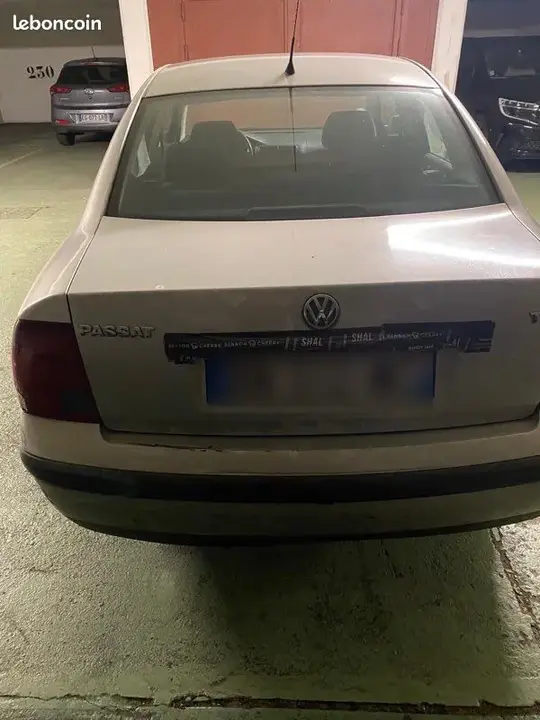 Volkswagen Passat 2000 photo 2