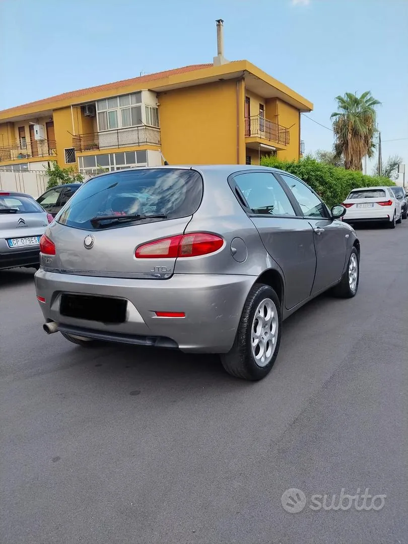 Alfa Romeo 147 2006 photo 4