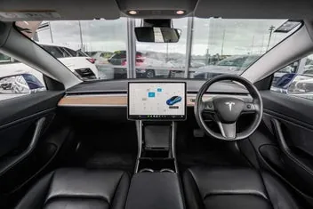 Tesla Model 3 2020 photo 3