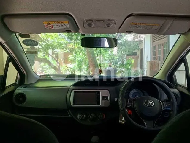 Toyota Vitz 2016 photo 4