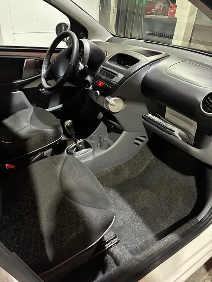 Peugeot 107 2011 photo 2