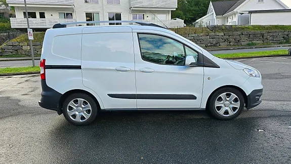 Ford Transit Courier 2017 photo 5