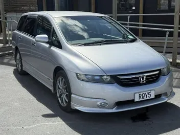 Honda Odyssey 2004 photo 2