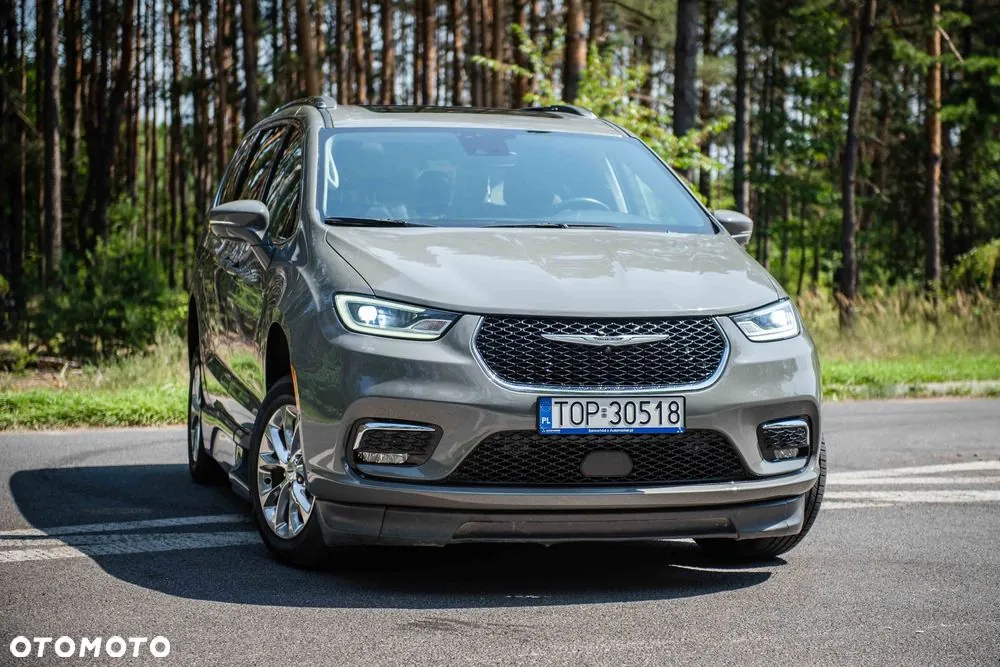 Chrysler Pacifica 2021 photo 2
