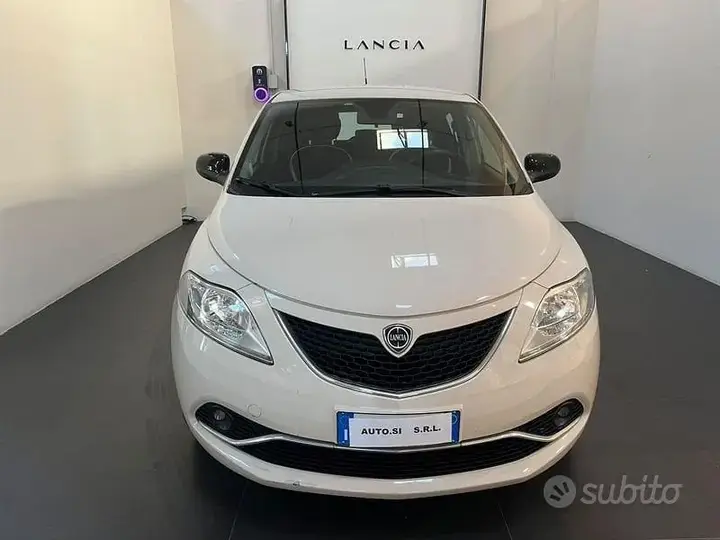 Lancia Ypsilon 2016 photo 2