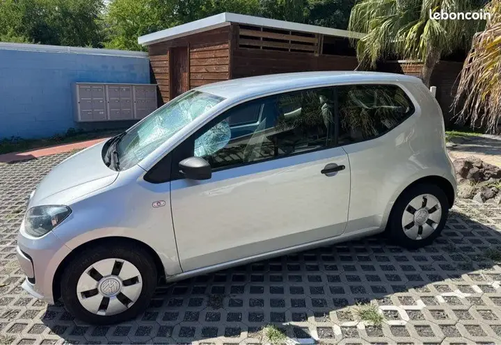 Volkswagen Up 2013 photo 2