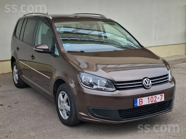 Volkswagen Touran 2011 photo 3