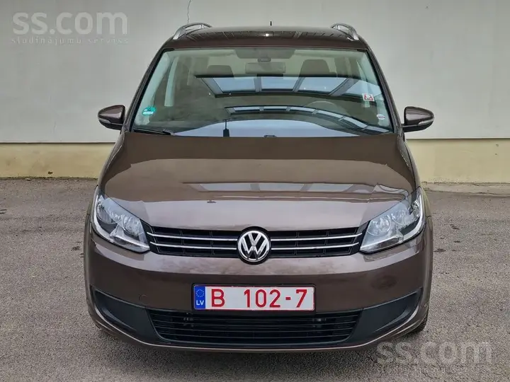 Volkswagen Touran 2011 photo 2