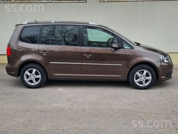 Volkswagen Touran 2011 photo 4
