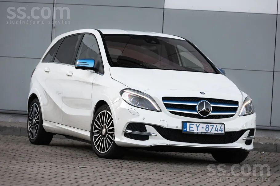 Mercedes-Benz B250 2015 photo 2
