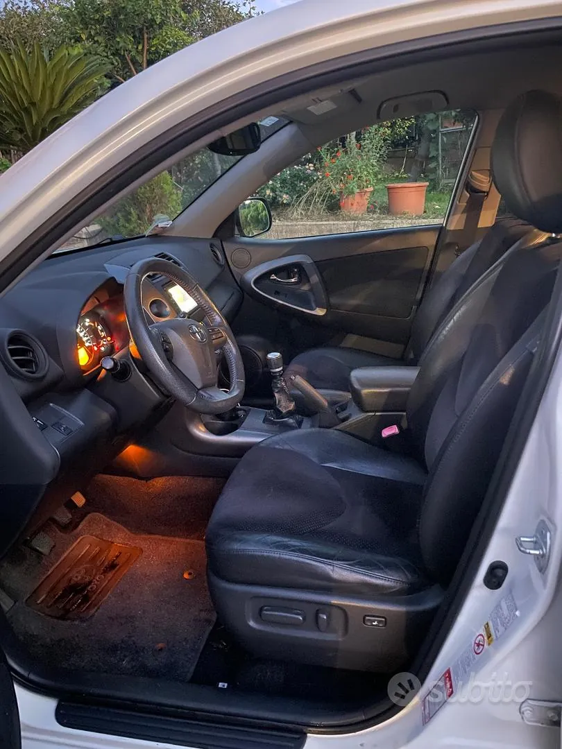 Toyota Rav4 2012 photo 4