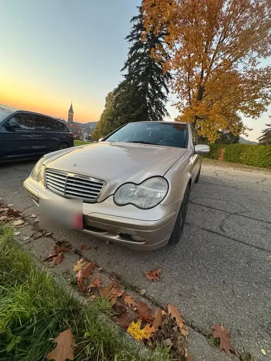 Mercedes-Benz C220