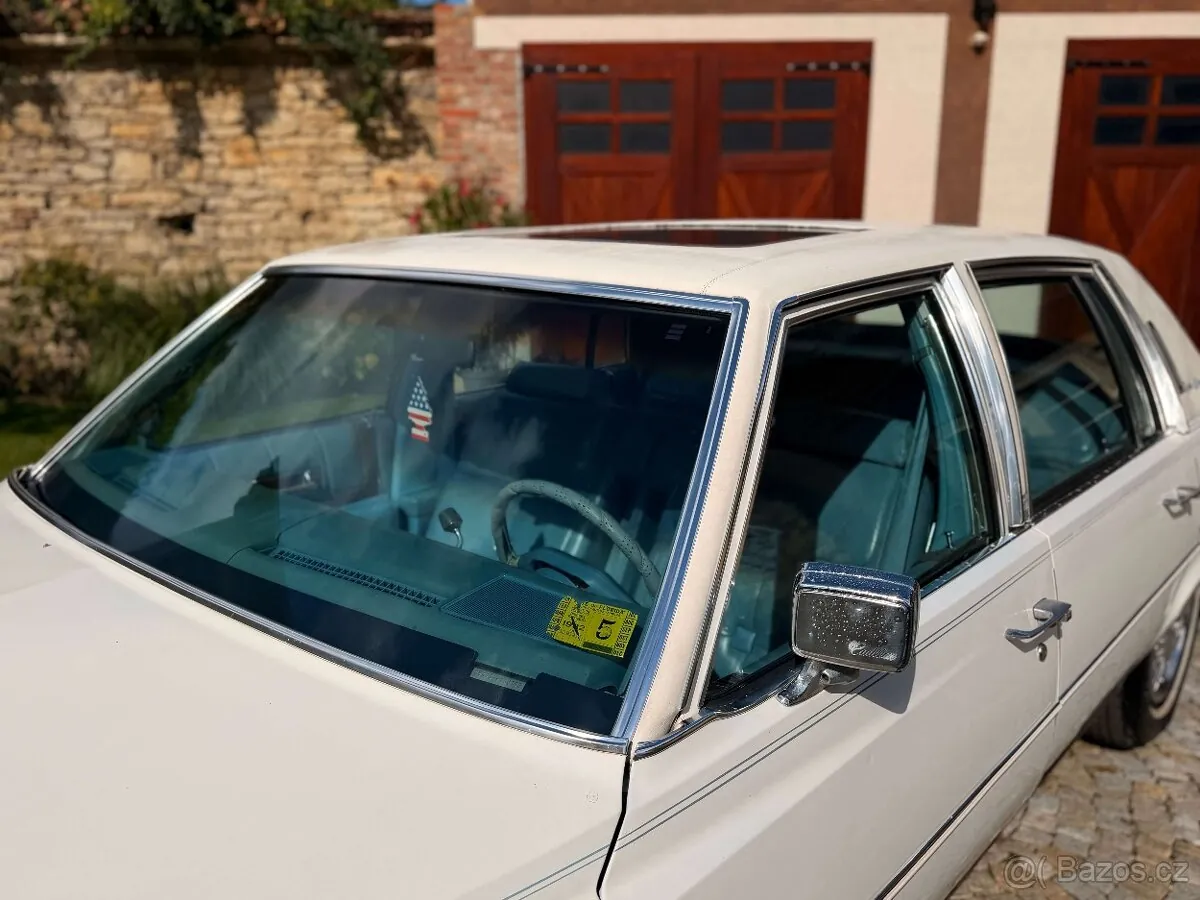 Cadillac Fleetwood Brougham 1982 photo 5