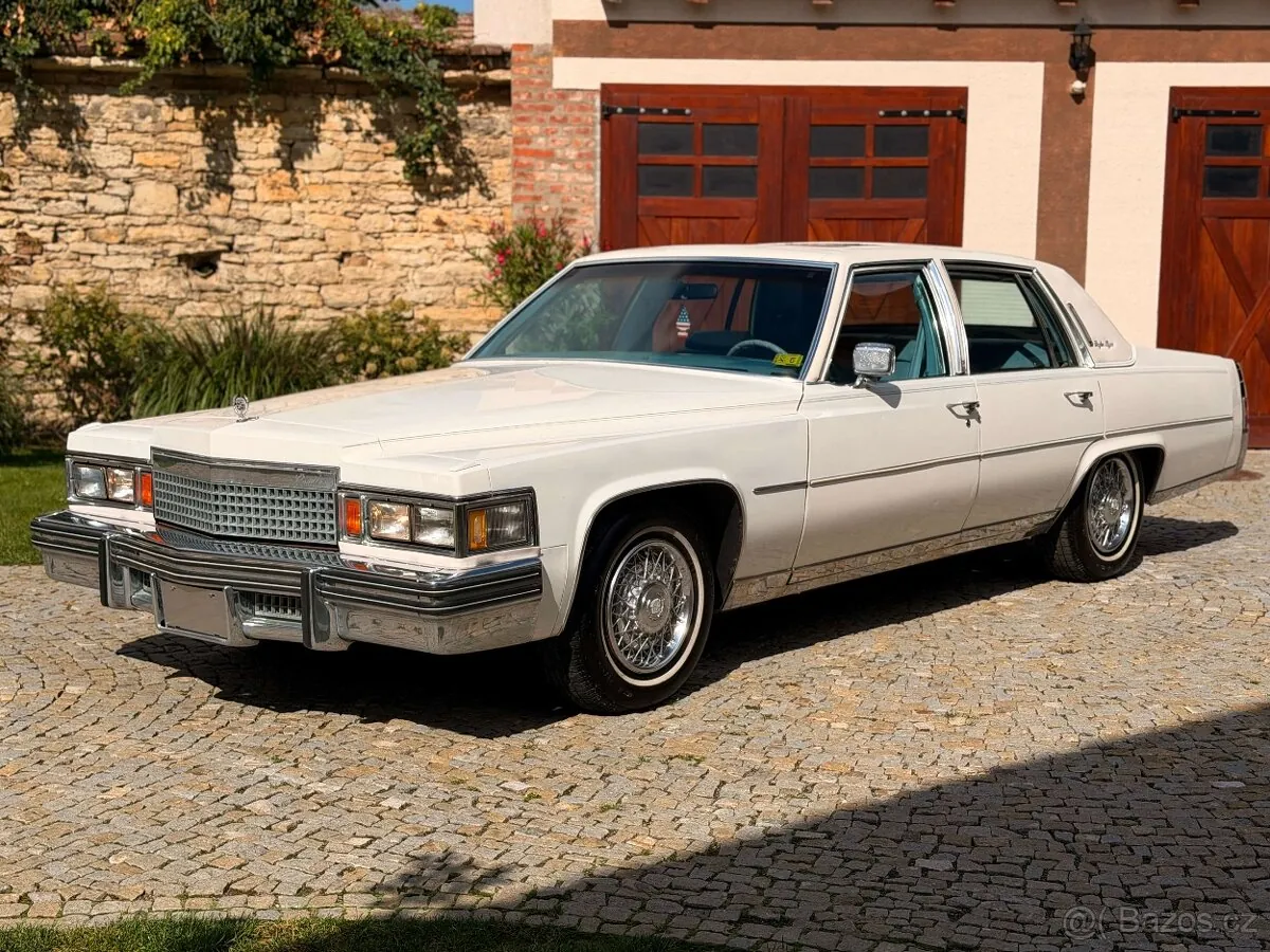 Cadillac Fleetwood Brougham 1982 photo 4