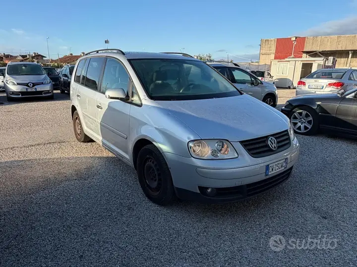 Volkswagen Touran 2005 photo 2