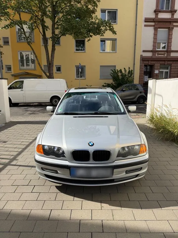 BMW 318I