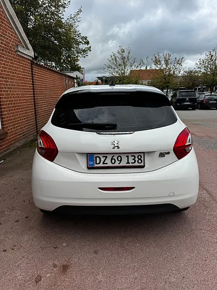 Peugeot 208 2014 photo 4