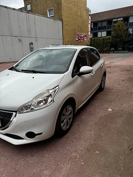 Peugeot 208 2014 photo 3
