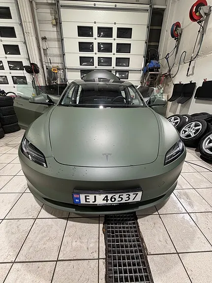 Tesla Model 3 2024 photo 3