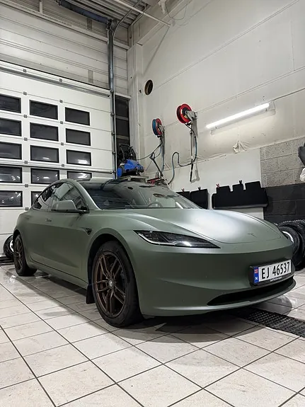 Tesla Model 3 2024 photo 4