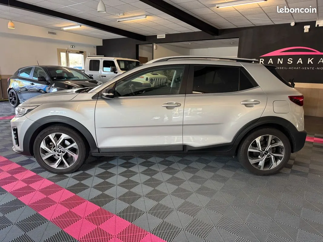 Kia Stonic 2022 photo 2