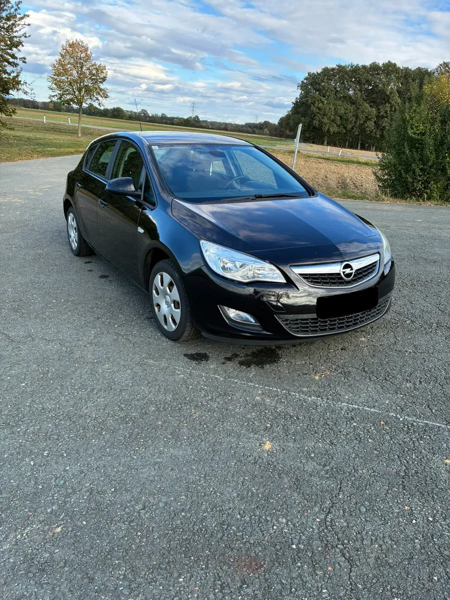 Opel Astra 2010 photo 3
