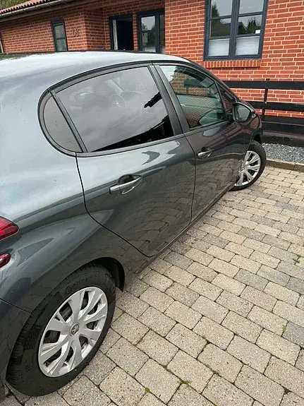 Peugeot 208 2016 photo 5