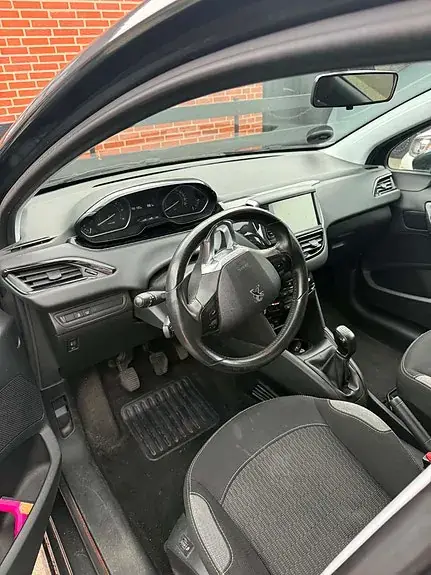 Peugeot 208 2016 photo 3