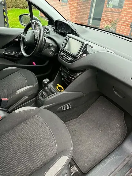 Peugeot 208 2016 photo 2