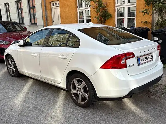Volvo S60 2012 photo 2