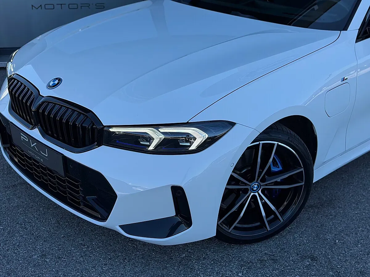 BMW 3 Series 2024 photo 2